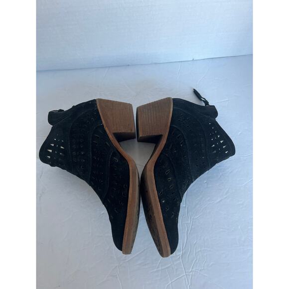 Sofft Black Suede Laser Cutout Westwood II Block Heel Back Zip Ankle Boots Sz 8M - Picture 3 of 10